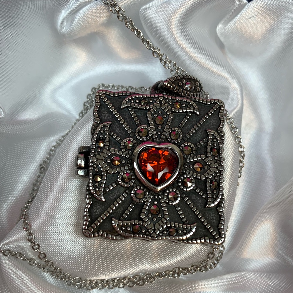 ♥️Red Heart Locket Pendant♥️